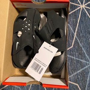 BRAND NEW Nike sandals!